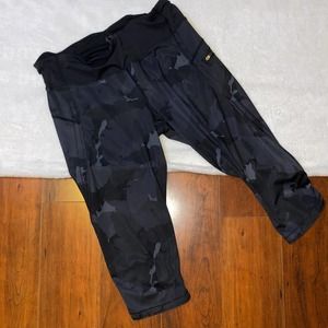 Women's Lululemon Grey and Black Leggings size 10